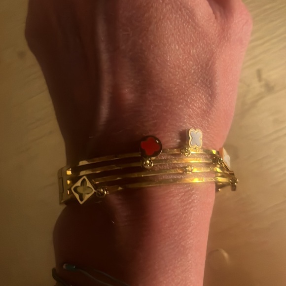 Gorgeous bangle! Beautiful charms similar to LV but the bracelet has its own ❤️ - Picture 6 of 11